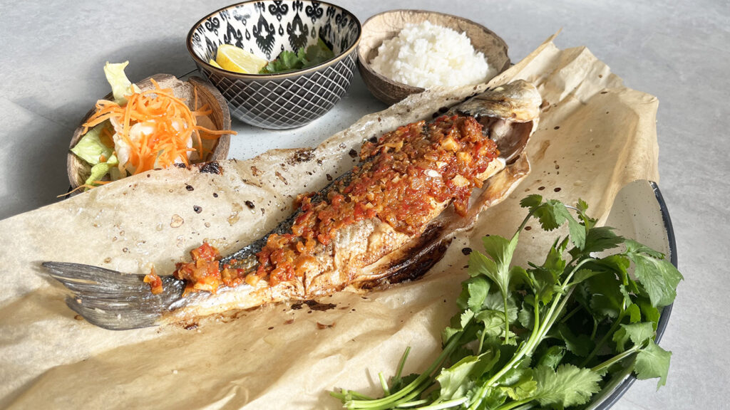 Pescado al horno con salsa aromática