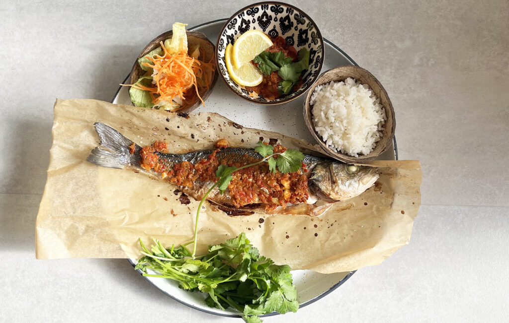 Pescado al horno con salsa aromática